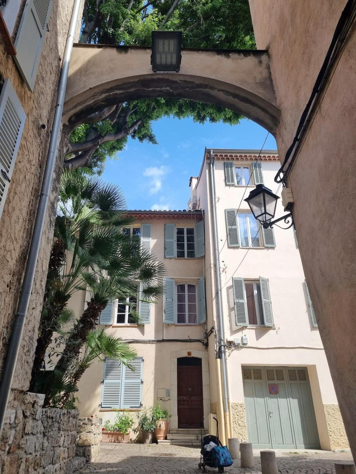 06An - Beautiful Apartment In The Heart Of Old Antibes Ngoại thất bức ảnh