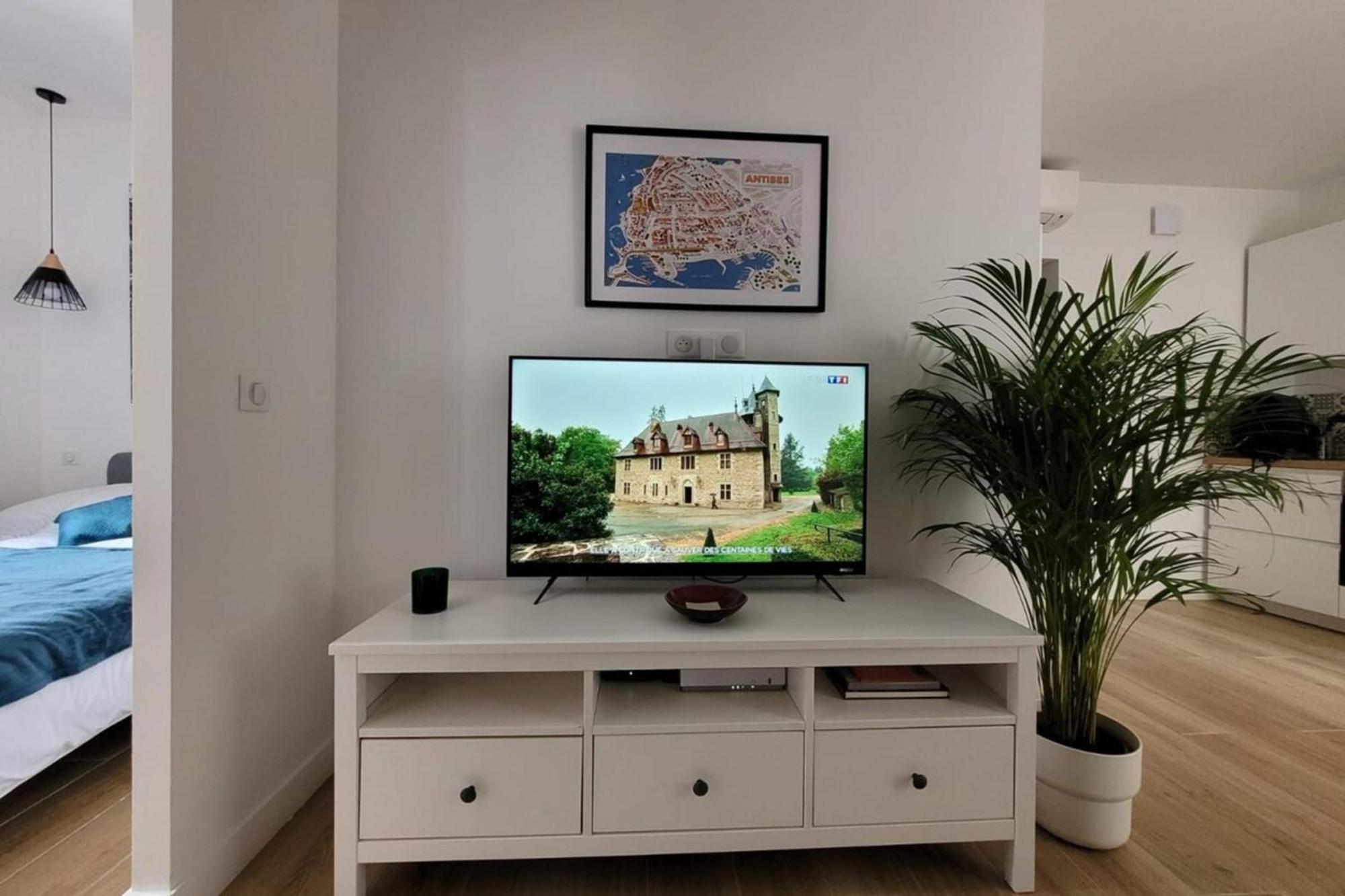 06An - Beautiful Apartment In The Heart Of Old Antibes Ngoại thất bức ảnh