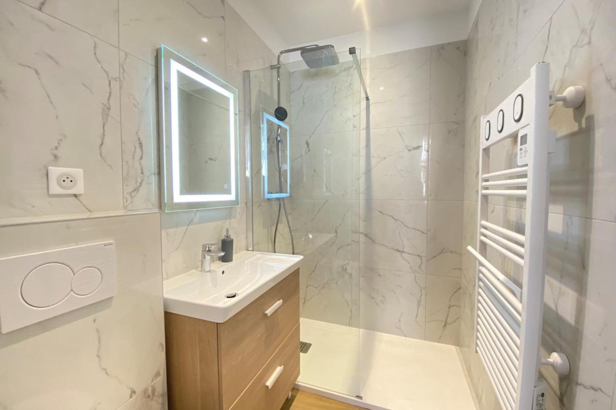 06An - Beautiful Apartment In The Heart Of Old Antibes Ngoại thất bức ảnh