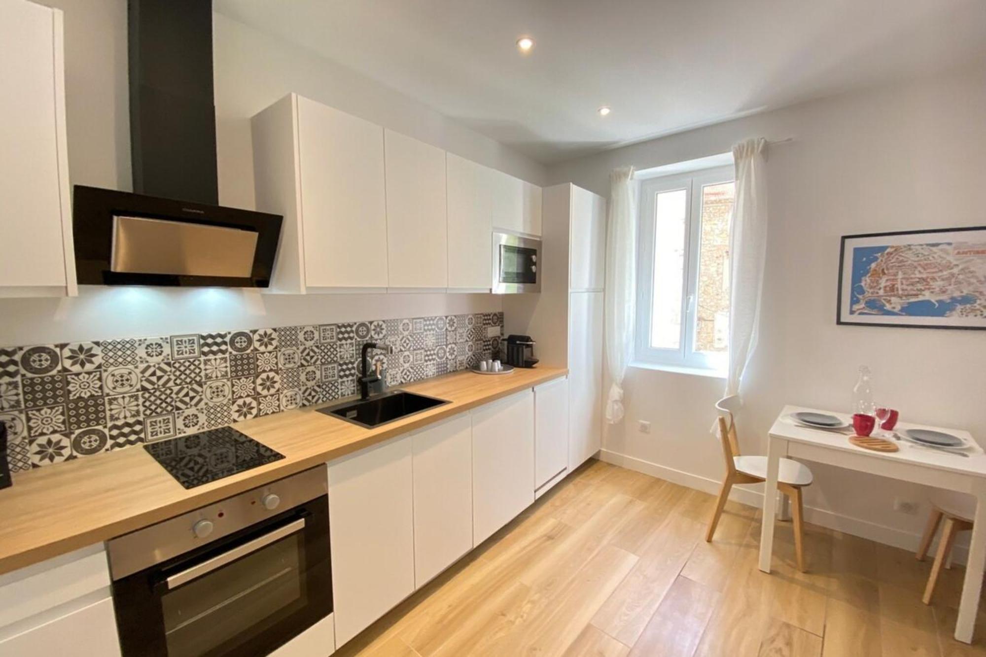 06An - Beautiful Apartment In The Heart Of Old Antibes Ngoại thất bức ảnh